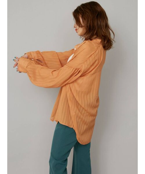 EVRIS(エヴリス)の「ストライプシアーシャツ(シャツ/ブラウス・レディース・ブラック/アイボリー/オレンジ・FREE)」の5枚目の写真