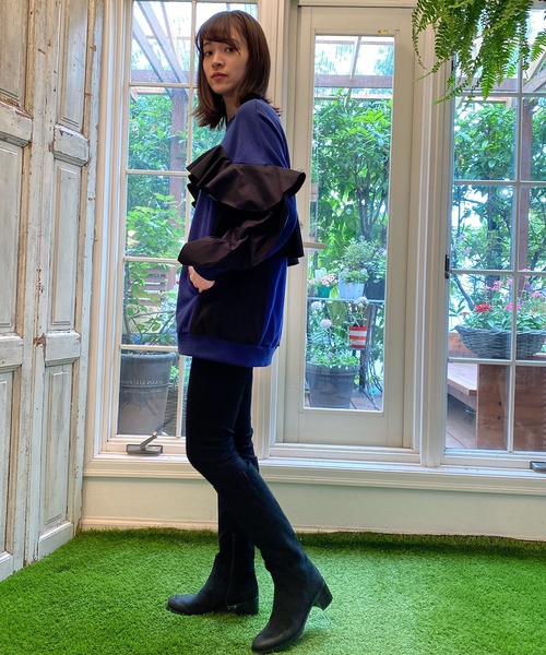 AVIE(アビィ)の「フリルデザインスウェット(スウェット・レディース・ネイビー/オートミール・38)」の20枚目の写真