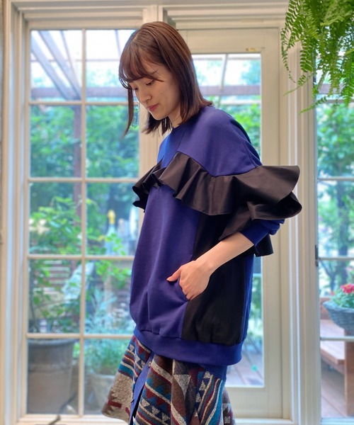 AVIE(アビィ)の「フリルデザインスウェット(スウェット・レディース・ネイビー/オートミール・38)」の10枚目の写真