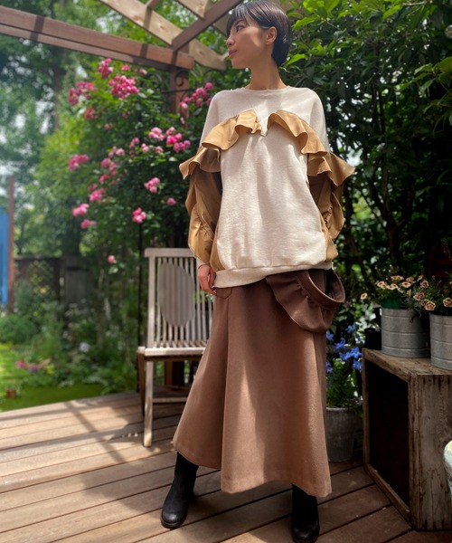 AVIE(アビィ)の「フリルデザインスウェット(スウェット・レディース・ネイビー/オートミール・38)」の13枚目の写真