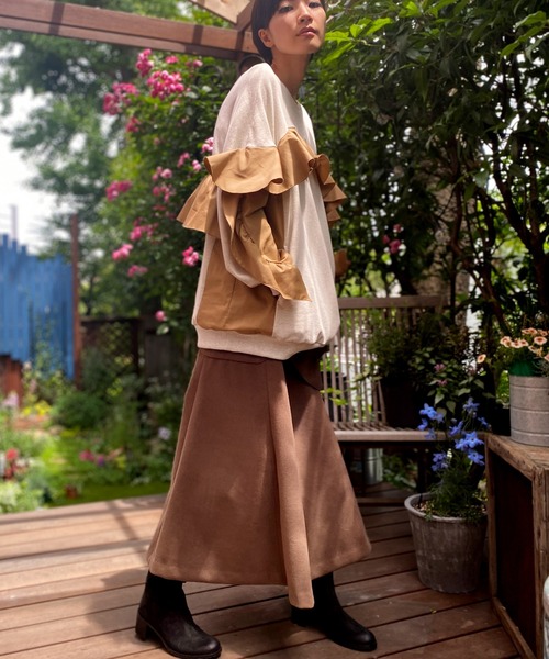 AVIE(アビィ)の「フリルデザインスウェット(スウェット・レディース・ネイビー/オートミール・38)」の14枚目の写真