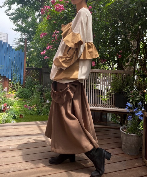 AVIE(アビィ)の「フリルデザインスウェット(スウェット・レディース・ネイビー/オートミール・38)」の15枚目の写真