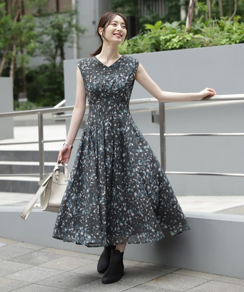 Andemiu（アンデミュウ）の「ストーンドットノースリーブワンピース344007（ワンピース・レディース・チャコールグレー/ブルー/キャメル・FREE）」の10枚目の写真