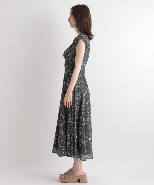 Andemiu（アンデミュウ）の「ストーンドットノースリーブワンピース344007（ワンピース・レディース・チャコールグレー/ブルー/キャメル・FREE）」の5枚目の写真