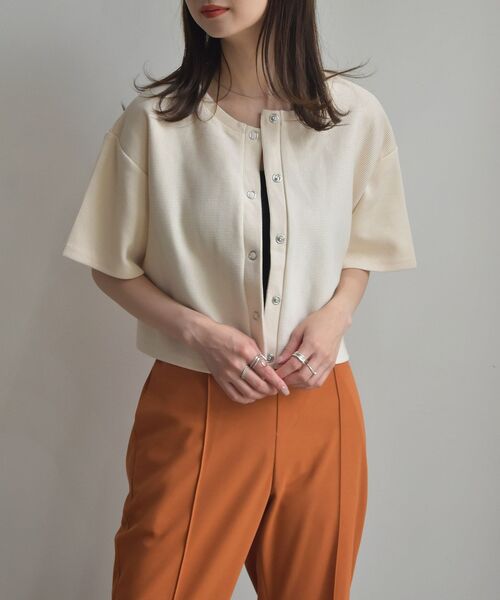 RETRO GIRL(レトロガール)の「半袖ドットテレコカーデ(Tシャツ/カットソー・レディース・チャコールグレー/グリーン/オフホワイト/オレンジ/イエロー・FREE)」の2枚目の写真