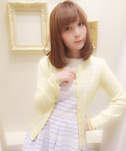 one after another NICE CLAUP(ワンアフターアナザーナイスクラップ)の「【ナイスクラップ】シェルボタンカーディガン(カーディガン/ボレロ・レディース・レッド/ネイビー/オフホワイト/イエロー/グレー・FREE)」の5枚目の写真