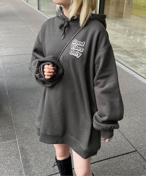 PairPair（ペアペア）の「ロゴ入りBIGフーディー（パーカー・レディース・ブラック/アイボリー・LARGE/MEDIUM）」の2枚目の写真