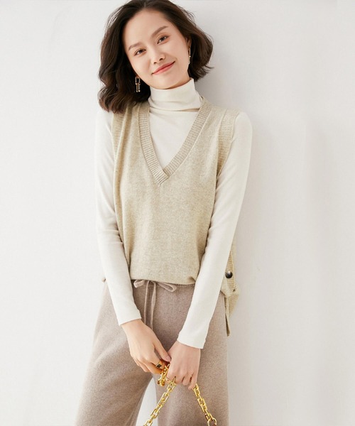未使用級ベイジ　25ss 洗える　LAURA クルーネックボタンニットトップス LAURA ／ クロップドトップス（KRCWCS0203