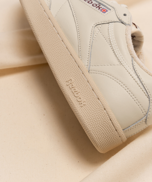 IENA(イエナ)の「【Reebok / リーボック】限定モデル CLUB C 85 VINTAGE(スニーカー・レディース・アイボリー・22.5cm/23cm/23.5cm/24cm/24.5cm/25cm)」の3枚目の写真