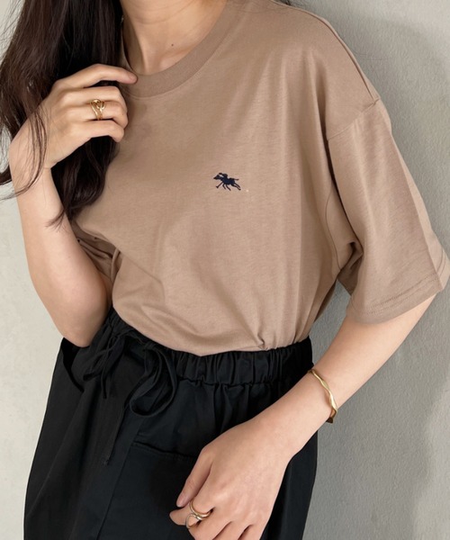POLOCHAMPS(ポロチャンプス)の「【POLOCHAMPS/ポロチャンプス】 別注 ワンポイント刺繍 クルーネック半袖Tシャツ オーバーサイズ(Tシャツ/カットソー・レディース・ダークグリーン/ブラック/ネイビー/ベージュ/ホワイト/ライトグレー・M/L/XL)」の4枚目の写真