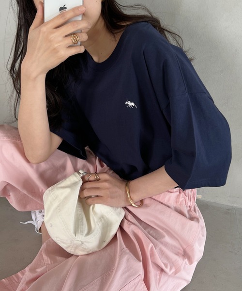POLOCHAMPS(ポロチャンプス)の「【POLOCHAMPS/ポロチャンプス】 別注 ワンポイント刺繍 クルーネック半袖Tシャツ オーバーサイズ(Tシャツ/カットソー・レディース・ダークグリーン/ブラック/ネイビー/ベージュ/ホワイト/ライトグレー・M/L/XL)」の6枚目の写真