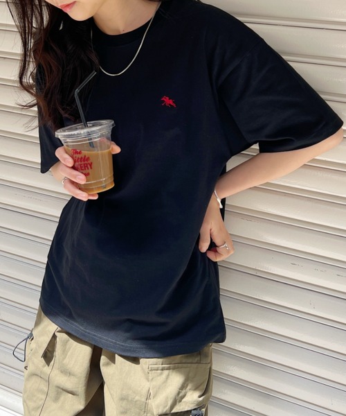POLOCHAMPS(ポロチャンプス)の「【POLOCHAMPS/ポロチャンプス】 別注 ワンポイント刺繍 クルーネック半袖Tシャツ オーバーサイズ(Tシャツ/カットソー・レディース・ダークグリーン/ブラック/ネイビー/ベージュ/ホワイト/ライトグレー・M/L/XL)」の7枚目の写真