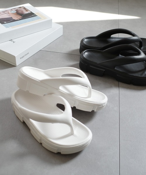 AmiAmi(アミアミ)の「軽量リカバリートングサンダル/ビーチサンダル(サンダル・レディース・ブラック/ホワイト・35/36/37/38/39/40)」の2枚目の写真