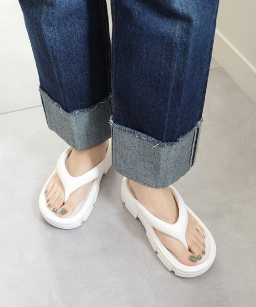 AmiAmi(アミアミ)の「軽量リカバリートングサンダル/ビーチサンダル(サンダル・レディース・ブラック/ホワイト・35/36/37/38/39/40)」の5枚目の写真