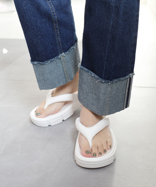 AmiAmi(アミアミ)の「軽量リカバリートングサンダル/ビーチサンダル(サンダル・レディース・ブラック/ホワイト・35/36/37/38/39/40)」の7枚目の写真