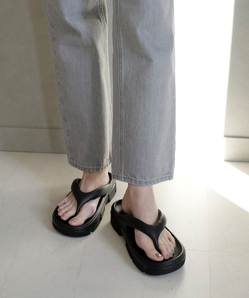 AmiAmi(アミアミ)の「軽量リカバリートングサンダル/ビーチサンダル(サンダル・レディース・ブラック/ホワイト・35/36/37/38/39/40)」の14枚目の写真