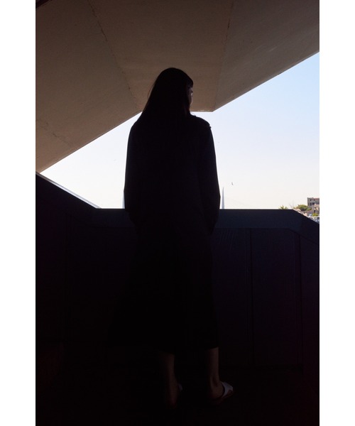 seya.（セヤ）の「EMINONU DRESS/SUMMER WOOL 140'S（ワンピース・レディース・ブラック・2/1）」の9枚目の写真