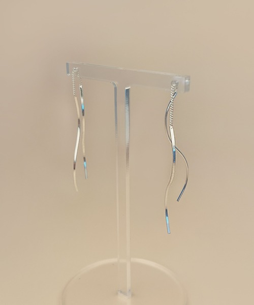 CEMONEMO(セモネモ)の「【金属アレルギー対応】 ダブルウェーブ ロングピアス / silver925(ピアス(両耳用)・レディース・シルバー/ゴールド・FREE)」の3枚目の写真