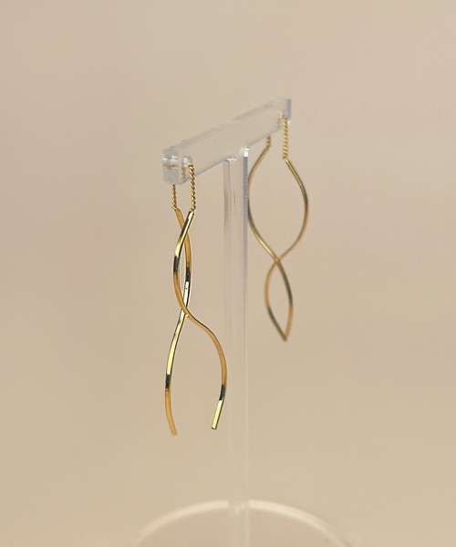 CEMONEMO(セモネモ)の「【金属アレルギー対応】 ダブルウェーブ ロングピアス / silver925(ピアス(両耳用)・レディース・シルバー/ゴールド・FREE)」の12枚目の写真