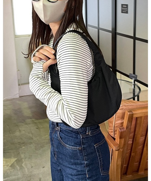 LE MORE（リモア）の「ナイロンラウンドミニバッグ（ハンドバッグ・レディース・ブラック/アイボリー・FREE）」の3枚目の写真