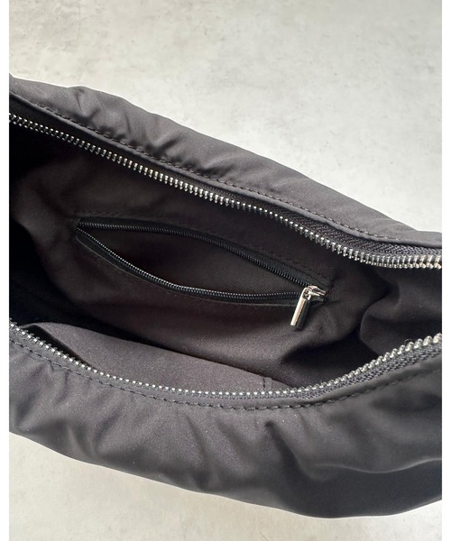 LE MORE（リモア）の「ナイロンラウンドミニバッグ（ハンドバッグ・レディース・ブラック/アイボリー・FREE）」の8枚目の写真