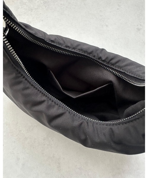 LE MORE（リモア）の「ナイロンラウンドミニバッグ（ハンドバッグ・レディース・ブラック/アイボリー・FREE）」の9枚目の写真