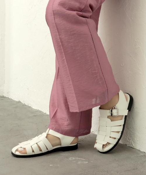 SOROTTO（ソロット）の「編み込み ぺたんこグルカサンダル（サンダル・レディース・キャメル/ブラック/ホワイト・S/L/M/LL）」の2枚目の写真