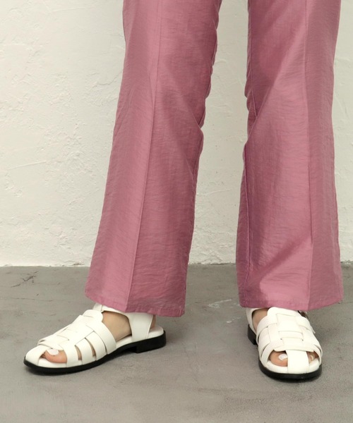 SOROTTO（ソロット）の「編み込み ぺたんこグルカサンダル（サンダル・レディース・キャメル/ブラック/ホワイト・S/L/M/LL）」の4枚目の写真