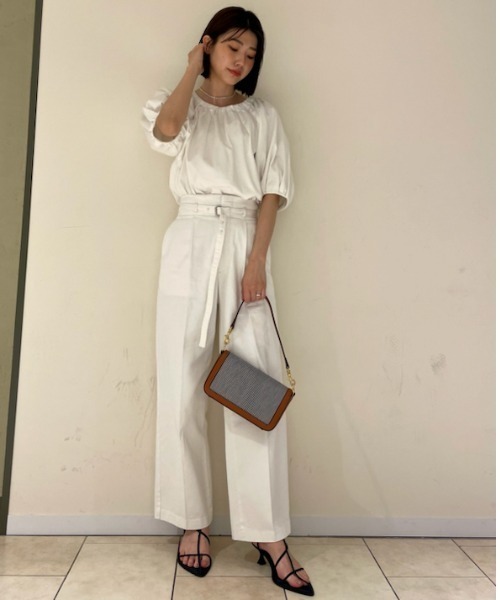 【ミラオーウェン】SET UPストレートタックデニムパンツ【ウォッシャブル】 Mila Owen（ミラオーウェン）の「SET UPストレートタックデニム