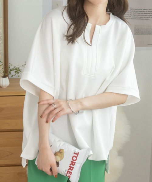 Ada.（エイダ）の「体型カバー キーネックポンチ オーバーサイズトップス（Tシャツ/カットソー・レディース・ホワイト/ブラック・FREE）」の2枚目の写真