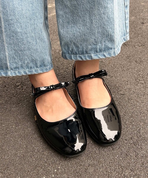 one after another NICE CLAUP（ワンアフターアナザーナイスクラップ）の「リボンストラップバレエシューズ（バレエシューズ・レディース・アイボリー/レッド/ブラック・SMALL/MEDIUM/LARGE）」の2枚目の写真