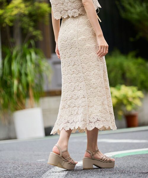 MAJESTIC LEGON(マジェスティックレゴン)の「クロシェロングスカート(スカート・レディース・ブラック/イエロー/アイボリー・MEDIUM)」の4枚目の写真