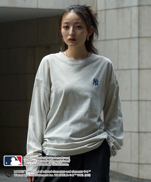 美品】ルーニーテューンズ×MLB、コラボトレーナー、Mサイズ