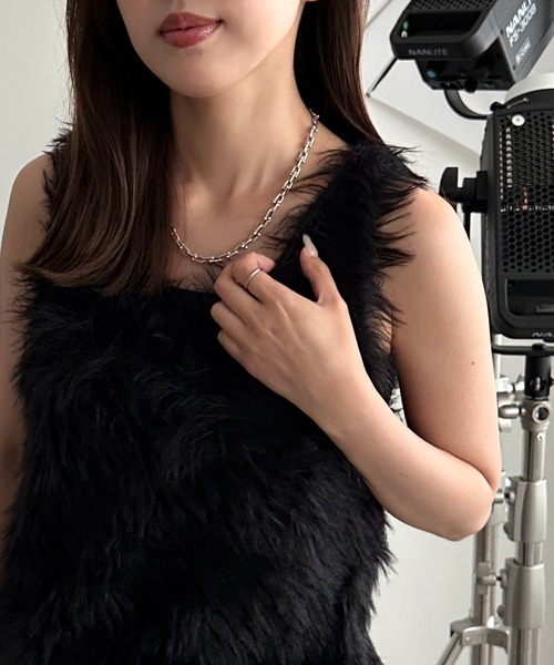 apres jour mignon(アプレジュールミニョン)の「シャギーノースリーブ【ZOZOTOWN限定アイテム】(タンクトップ・レディース・ブラック/グレイッシュベージュ/オフホワイト/ブルー・X-LARGE/フリー)」の12枚目の写真