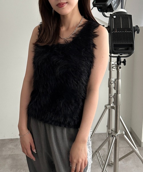 apres jour mignon(アプレジュールミニョン)の「シャギーノースリーブ【ZOZOTOWN限定アイテム】(タンクトップ・レディース・ブラック/グレイッシュベージュ/オフホワイト/ブルー・X-LARGE/フリー)」の13枚目の写真