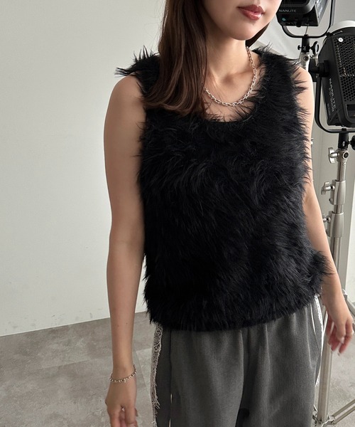 apres jour mignon(アプレジュールミニョン)の「シャギーノースリーブ【ZOZOTOWN限定アイテム】(タンクトップ・レディース・ブラック/グレイッシュベージュ/オフホワイト/ブルー・X-LARGE/フリー)」の14枚目の写真