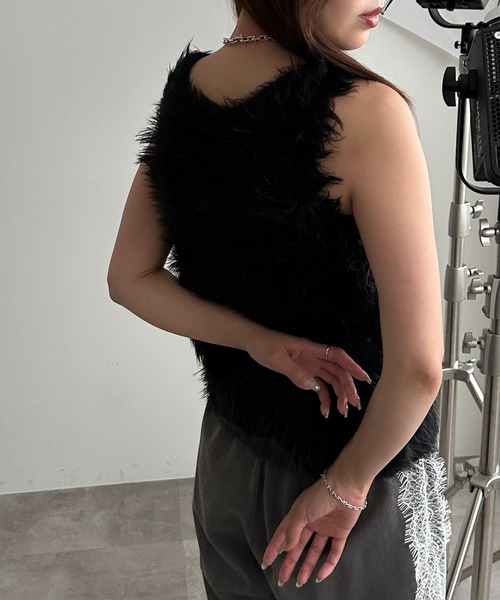 apres jour mignon(アプレジュールミニョン)の「シャギーノースリーブ【ZOZOTOWN限定アイテム】(タンクトップ・レディース・ブラック/グレイッシュベージュ/オフホワイト/ブルー・X-LARGE/フリー)」の15枚目の写真