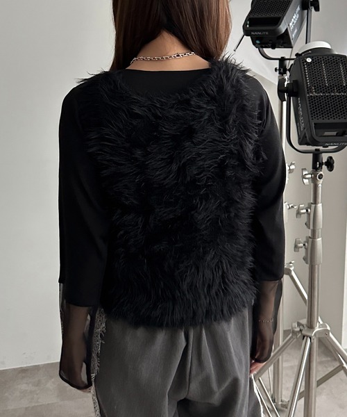 apres jour mignon(アプレジュールミニョン)の「シャギーノースリーブ【ZOZOTOWN限定アイテム】(タンクトップ・レディース・ブラック/グレイッシュベージュ/オフホワイト/ブルー・X-LARGE/フリー)」の19枚目の写真