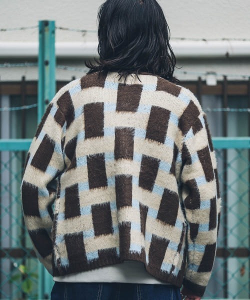 URBAN RESEARCH Sonny Label（アーバンリサーチサニーレーベル）の「モヘアタッチVネックカーディガン（カーディガン/ボレロ・メンズ・オフホワイト/イエロー系その他/グレー/グリーン系その他/ブラウン系その他・MEDIUM/LARGE）」の18枚目の写真