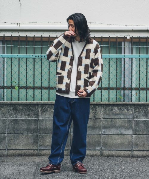 URBAN RESEARCH Sonny Label（アーバンリサーチサニーレーベル）の「モヘアタッチVネックカーディガン（カーディガン/ボレロ・メンズ・オフホワイト/イエロー系その他/グレー/グリーン系その他/ブラウン系その他・MEDIUM/LARGE）」の19枚目の写真