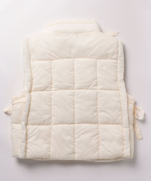 FOREVER 21(フォーエバー トゥエンティーワン)の「ナイロン中綿ベスト(ダウンベスト・レディース・オフホワイト・LARGE/MEDIUM/SMALL)」の4枚目の写真