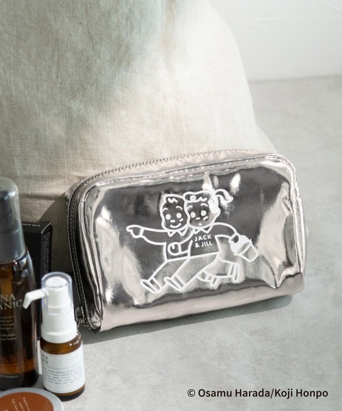 LEPSIM（レプシィム）の「【OSAMU GOODS×LEPSIM】ポーチ　988864（ポーチ・レディース・シルバー/ゴールド・ONE SIZE）」の2枚目の写真