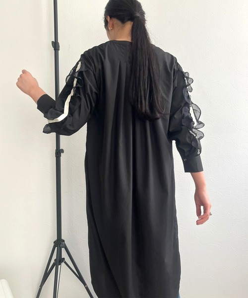 LHELBIE(レルビエ)の「フリルスリーブシャツワンピ(シャツワンピース・レディース・オフホワイト/ブラック・M)」の9枚目の写真