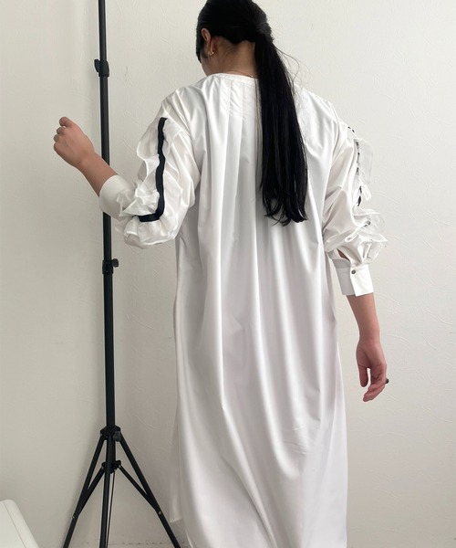 LHELBIE(レルビエ)の「フリルスリーブシャツワンピ(シャツワンピース・レディース・オフホワイト/ブラック・M)」の21枚目の写真