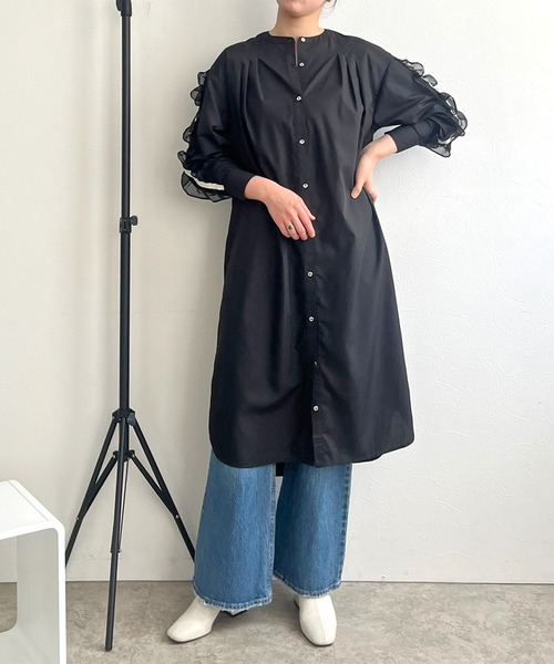 LHELBIE(レルビエ)の「フリルスリーブシャツワンピ(シャツワンピース・レディース・オフホワイト/ブラック・M)」の7枚目の写真