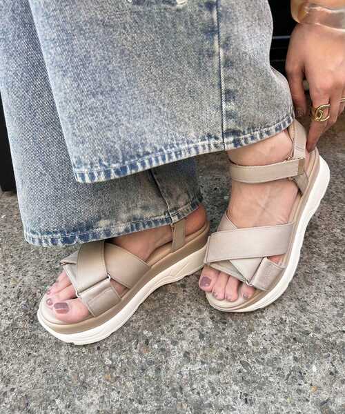 MAJESTIC LEGON（マジェスティックレゴン）の「クロスボリュームスポサン（サンダル・レディース・ベージュ/ブラック/オフホワイト・MEDIUM/LARGE）」の6枚目の写真