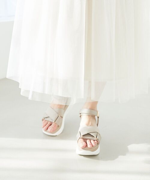 MAJESTIC LEGON（マジェスティックレゴン）の「クロスボリュームスポサン（サンダル・レディース・ベージュ/ブラック/オフホワイト・MEDIUM/LARGE）」の9枚目の写真