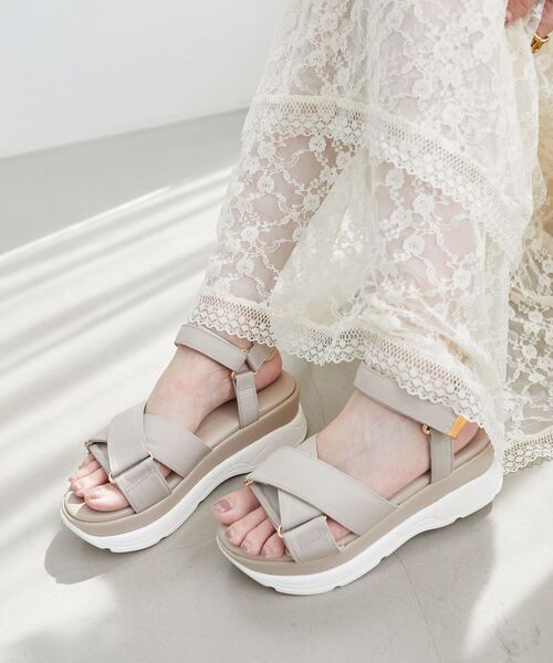 MAJESTIC LEGON（マジェスティックレゴン）の「クロスボリュームスポサン（サンダル・レディース・ベージュ/ブラック/オフホワイト・MEDIUM/LARGE）」の11枚目の写真