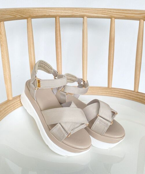 MAJESTIC LEGON（マジェスティックレゴン）の「クロスボリュームスポサン（サンダル・レディース・ベージュ/ブラック/オフホワイト・MEDIUM/LARGE）」の12枚目の写真