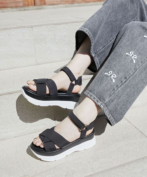 MAJESTIC LEGON（マジェスティックレゴン）の「クロスボリュームスポサン（サンダル・レディース・ベージュ/ブラック/オフホワイト・MEDIUM/LARGE）」の19枚目の写真